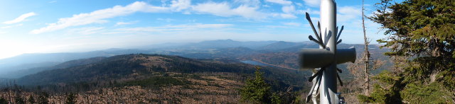 Blick vom Kleinen Rachel auf den Nationalpark Bayerischer Wald mit Talsperre Frauenau, © Gine Selle