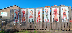 "7 Handwerks-G.Sellen" - Planen-Installation in Frauenau (Bayerischer Wald) 2025, © Gine Selle 2025