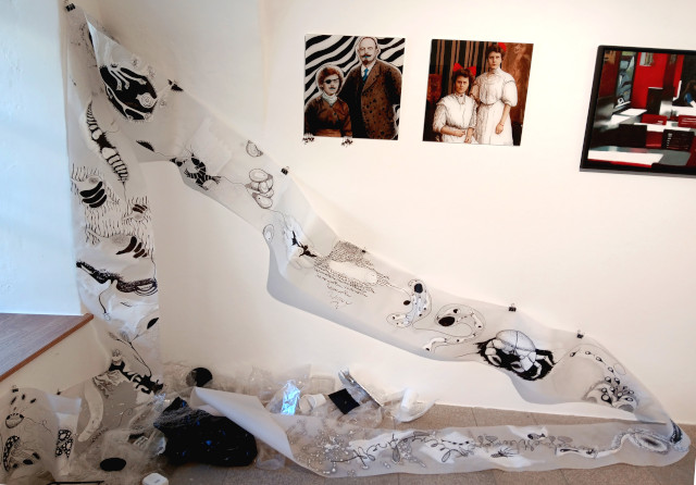 Ausschnitt aus der "Meer-Meterrolle Pergamentrolle" Installation im Kulturmodell in Passau (C) GINE SELLE 2026