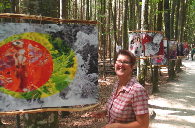 Waldinstallation "Eroberung einer neuen Heimat" - Zwieselerwaldhaus  (C) Gine Selle 2015