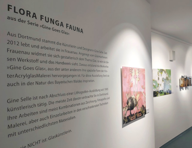 28.08.-21.11.2021: Einzelausstellung im Kabinett des Glaskunstmuseums Frauenau 
						© Gine Selle 2021